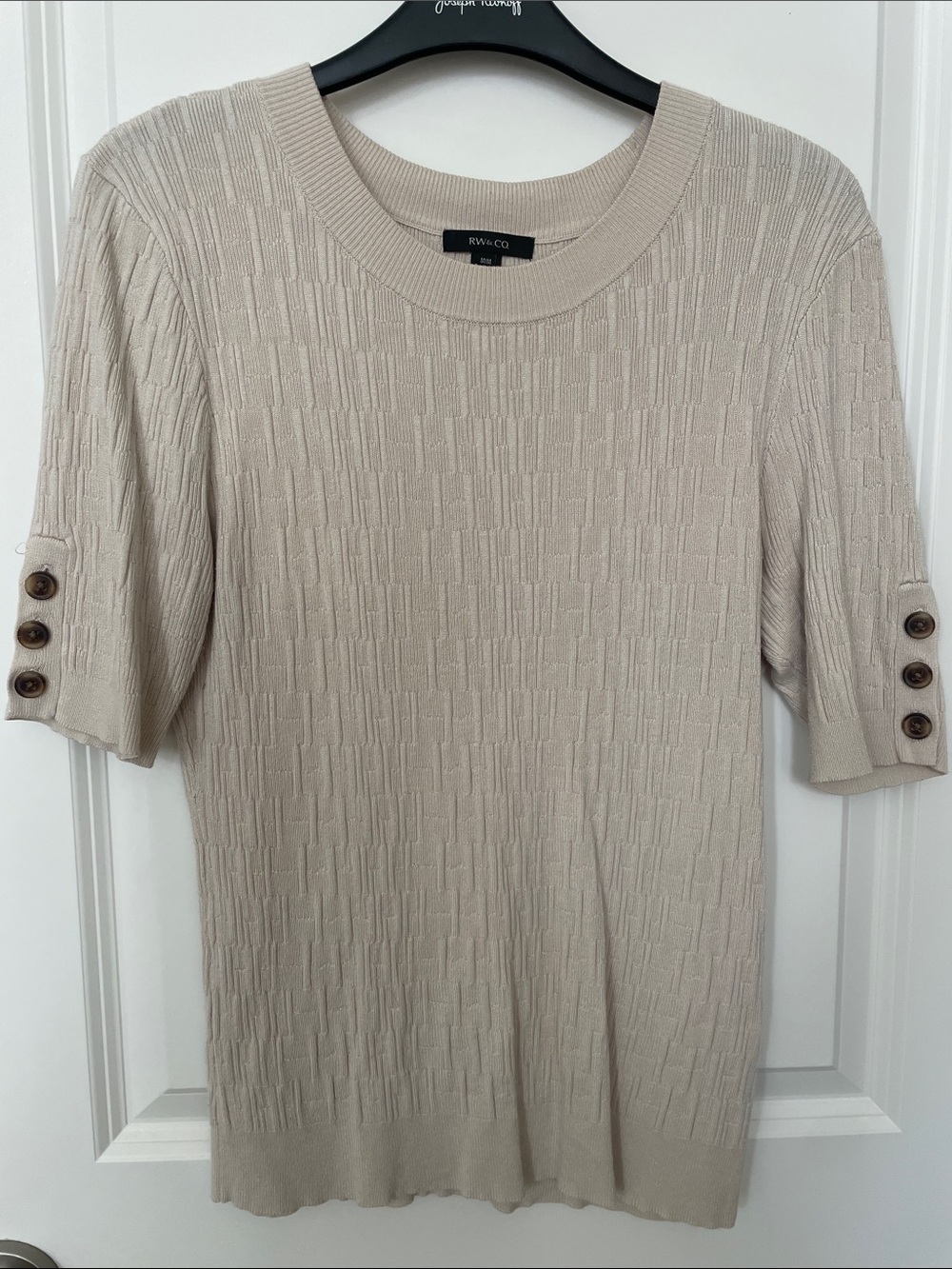 RW&CO. Short-Sleeve Textured Knit Sweater in Light Beige